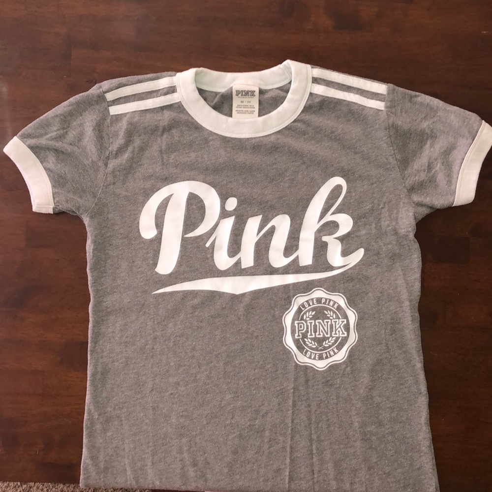 pink t-shirt